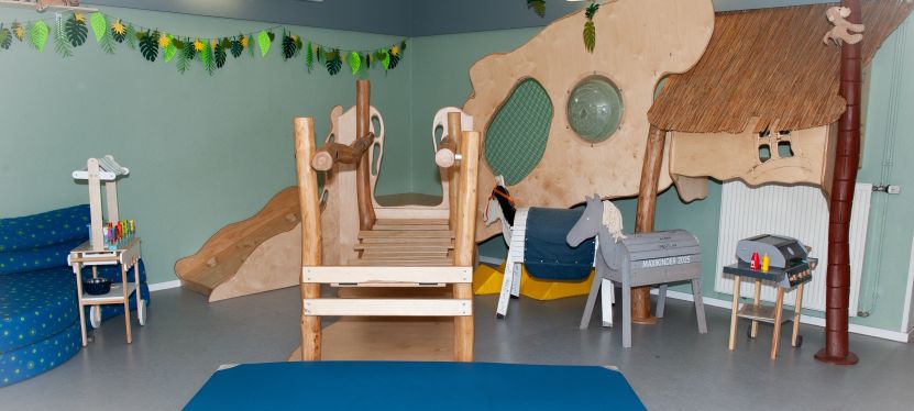 Halle bearbeitet Web